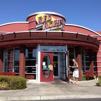 Photo taken at Red Robin Gourmet Burgers and Brews by Catherine on 6/17/2012