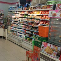 Photo taken at 7-Eleven (เซเว่น อีเลฟเว่น) by Lady J. on 8/26/2012