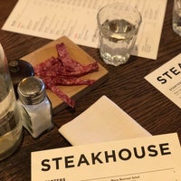 Photo prise au Sophie&#39;s Steakhouse par Liana K. le12/30/2017
