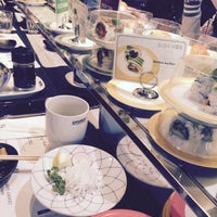 Foto tirada no(a) Sushi Hon por Jessica S. em 9/14/2016