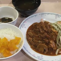 Photo taken at 目黒区役所レストラン by ことの い. on 4/14/2016