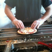 รูปภาพถ่ายที่ Pie Five Pizza โดย Dennis Y. เมื่อ 11/18/2012