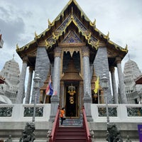 Photo taken at Wat Ratchapradit Sathitmahasimaram by Bean on 9/18/2022