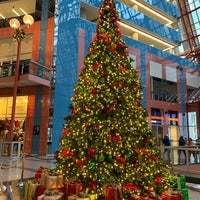 Photo taken at The Atrium at the Thompson Center by Vladimir W. on 12/4/2019