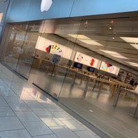 Photo taken at Apple Cherry Hill by Vladimir W. on 10/16/2019
