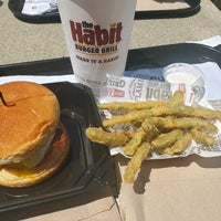Photo taken at The Habit Burger Grill by Gabi K. on 5/11/2021