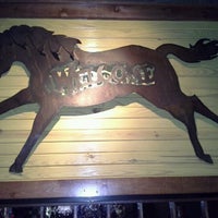 Foto tomada en The Rusty Horse  por Local Ruckus KC el 12/31/2012