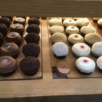 Photo taken at Sprinkles Cupcakes by Emily on 12/28/2017