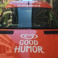Foto tirada no(a) Good Humor Ice Cream Truck por Cool Mom Picks em 6/10/2016