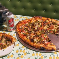 2/21/2022 tarihinde Jacqueline R.ziyaretçi tarafından Old Greg’s Pizza'de çekilen fotoğraf