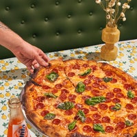 Foto diambil di Old Greg’s Pizza oleh Jacqueline R. pada 2/21/2022