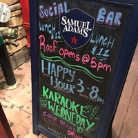 Снимок сделан в Social Bar, Grill &amp;amp; Lounge пользователем Long C. 8/23/2018