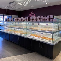Foto scattata a Sweet Hut Bakery &amp;amp; Cafe da Long C. il 11/20/2019