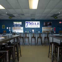 Foto diambil di 7 Mile Brewery oleh 7 Mile Brewery pada 6/20/2017