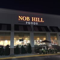 Foto tirada no(a) Nob Hill Foods por Larry G. em 12/9/2017