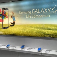 Photo taken at Samsung Experience Store by Raul A. on 5/9/2013