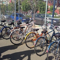 Foto diambil di Streets of San Francisco Bike Tours oleh Nelson C. pada 5/12/2013