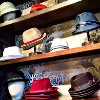 8/10/2014 tarihinde Nessieziyaretçi tarafından Goorin Bros. Hat Shop - Old Town'de çekilen fotoğraf
