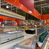 Photo taken at LotteMart Wholesale by Rakhman M. on 6/4/2022