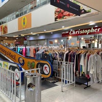 Photo taken at LotteMart Wholesale by Rakhman M. on 12/25/2021