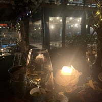 Foto scattata a St Tropez Restaurant &amp;amp; Wine Bar da Angela S. il 12/1/2022