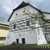 Foto tomada en Řízková restaurace Pivoňka  por Larry M. el 5/6/2019