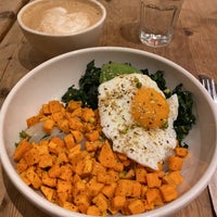 Photo taken at Le Pain Quotidien by Tania M. on 9/25/2022