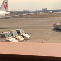 Photo taken at Airport Lounge - North by Tomonori O. on 3/17/2017