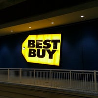 Photo taken at Best Buy by Arnold C. on 9/26/2016