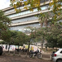 Photo taken at Facultad de Arquitectura, Diseño y Urbanismo (FADU - UBA) by Gri on 4/21/2018