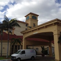 Photo prise au La Quinta Inn &amp;amp; Suites Miami Airport West par Jaime V. le10/12/2012