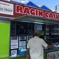 Photo taken at Ragin Cajun cafe on wheels by Dan F. on 8/12/2014