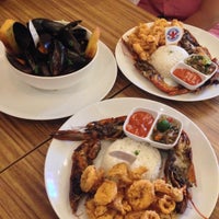 Photo taken at Loobie Lobsters &amp;amp; Shrimps by Rangga E. on 7/25/2015