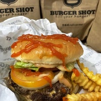 รูปภาพถ่ายที่ Burger Shot โดย Chenna M. เมื่อ 2/12/2024
