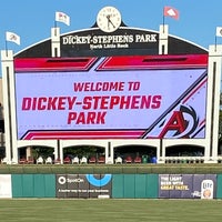 รูปภาพถ่ายที่ Dickey-Stephens Park โดย Cindi B. เมื่อ 7/23/2022