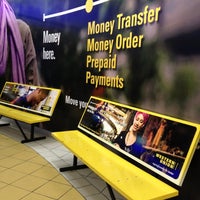 Foto tirada no(a) Western Union por Nikki T. em 10/10/2012