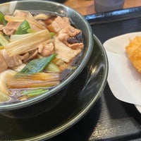 Photo taken at 肉汁うどんの南哲 by Gosuke M. on 9/12/2023