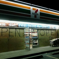 10/28/2012 tarihinde Topherziyaretçi tarafından 7-Eleven'de çekilen fotoğraf
