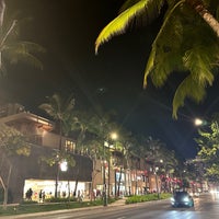 Photo taken at Apple Royal Hawaiian by A. M. on 11/26/2023