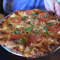 Foto tirada no(a) Pie Five Pizza Co. por Michelle em 12/6/2014