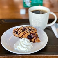 Photo taken at Starbucks by ziemet on 4/24/2023