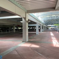 Photo taken at Universal Orlando Resort Parking Complex by Gabriel A. on 9/12/2021