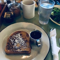 Photo taken at Honey&amp;#39;s Sit &amp;#39;n Eat by Aree A. on 1/31/2019