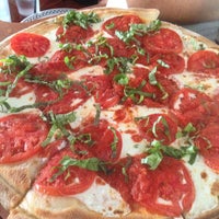 Photo taken at Anthony&amp;#39;s Coal Fired Pizza by Esteicy on 8/28/2015