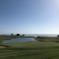 Foto diambil di Sandpiper Golf Course oleh Laura H. pada 6/5/2018