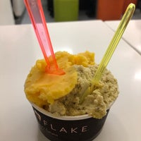 Photo taken at Snowflake Luxury Gelato by Laura H. on 10/28/2017