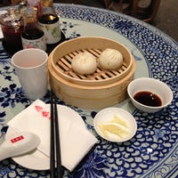 Photo taken at Din Tai Fung 鼎泰豐 by Allen P. on 4/28/2013