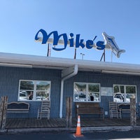 Photo taken at Mikes Seafood Market &amp;amp; Grill by Mark L. on 9/16/2019