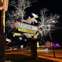 Photo taken at Moosejaw Pizza &amp;amp; Dells Brewing Co by Mark L. on 5/12/2022