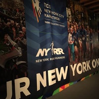 Снимок сделан в NYC Marathon Finisher Store пользователем Maria P. 11/7/2016